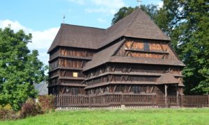 Drevené kostolíky  na Slovensku – skvost ľudovej  architektúry